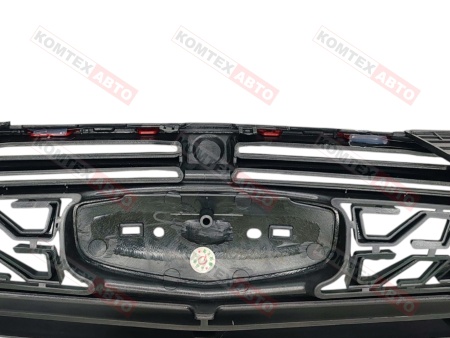 Решетка радиатора Geely Coolray без отв. под камеру